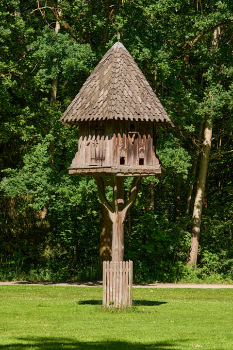 Gemeinde Bad_Griesbach Landkreis Passau Taubenhaus im Kurpark (Dirschl Johann) Deutschland PA